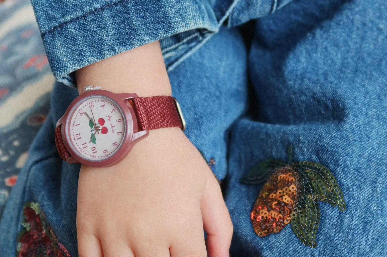 Konges Sløjd A/S Bijoux cherry