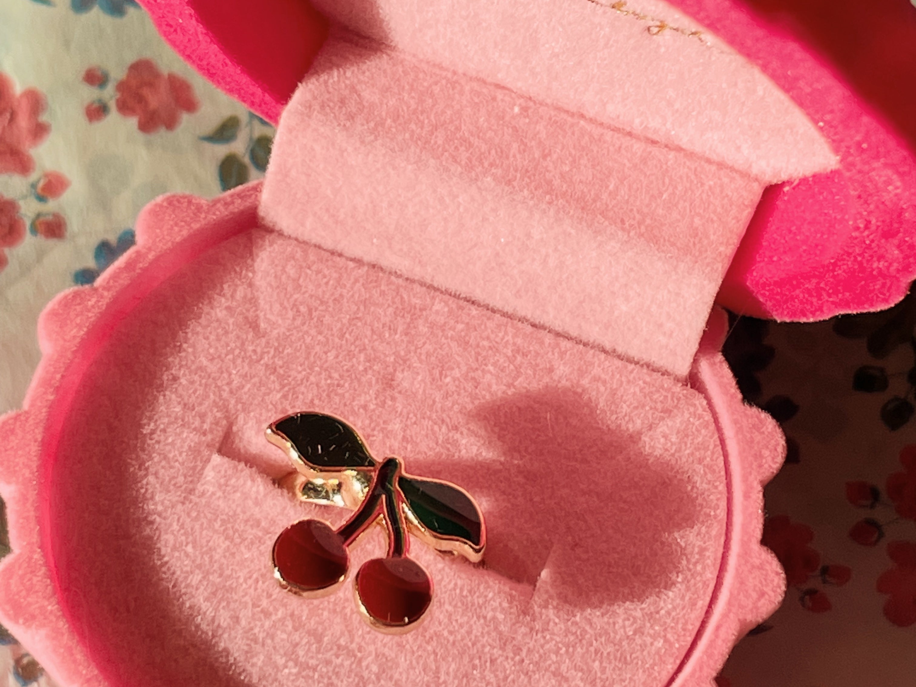Konges Sløjd A/S Bijoux cherry