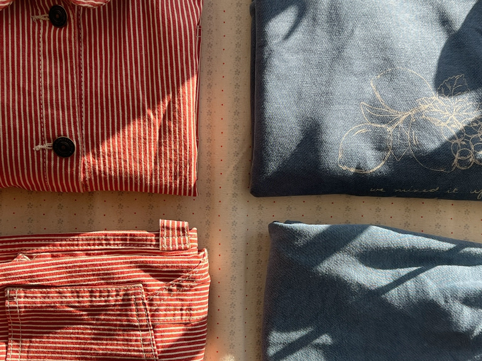 Konges Sløjd A/S WOVEN PANTS milk rouge stripe