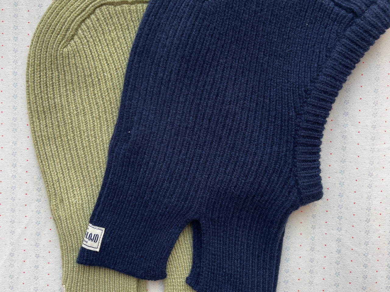 Konges Sløjd A/S BALACLAVAS pale olive green