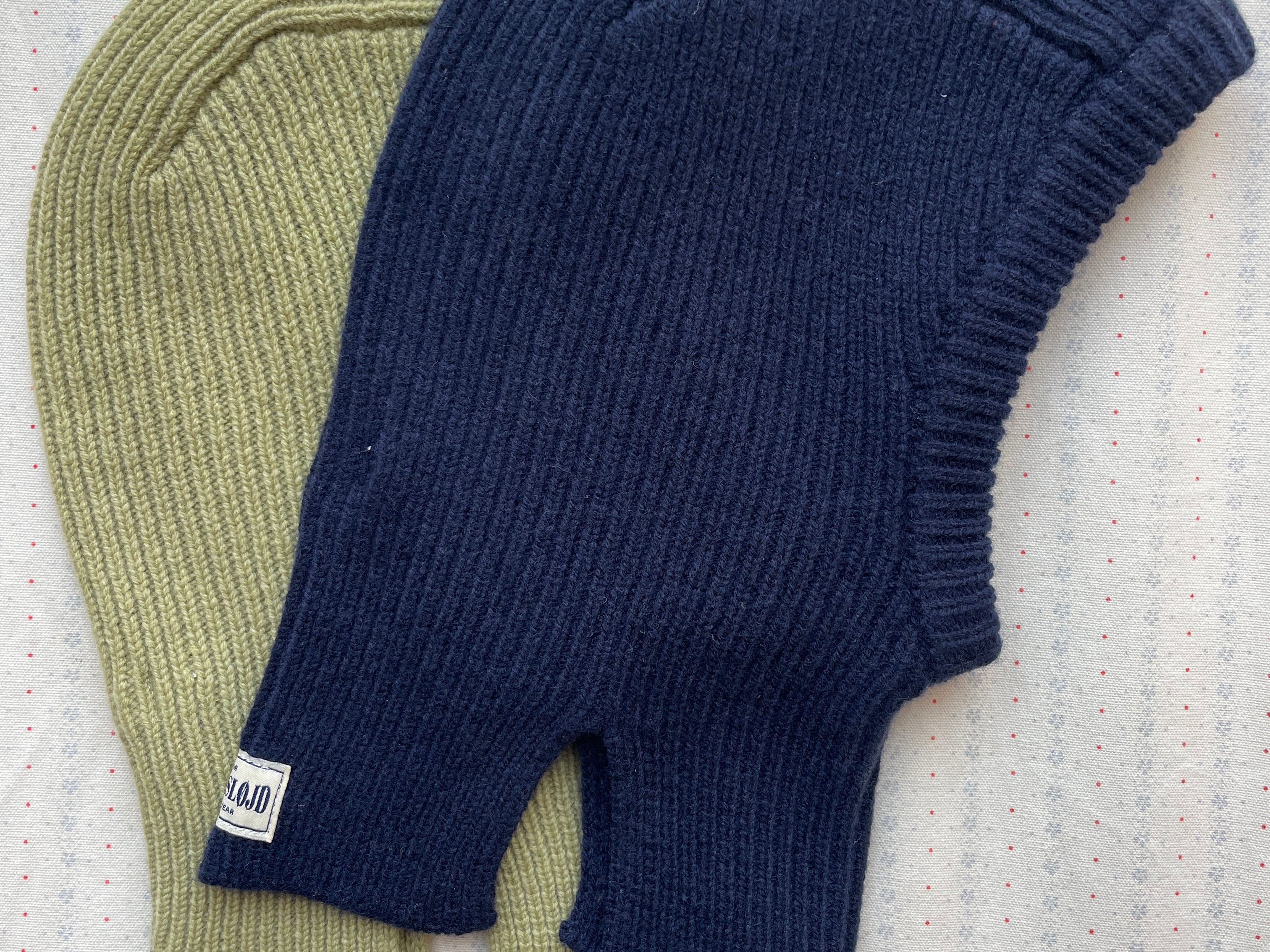 Konges Sløjd A/S BALACLAVAS pale olive green