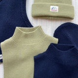 Konges Sløjd A/S NECKWARMER pale olive green