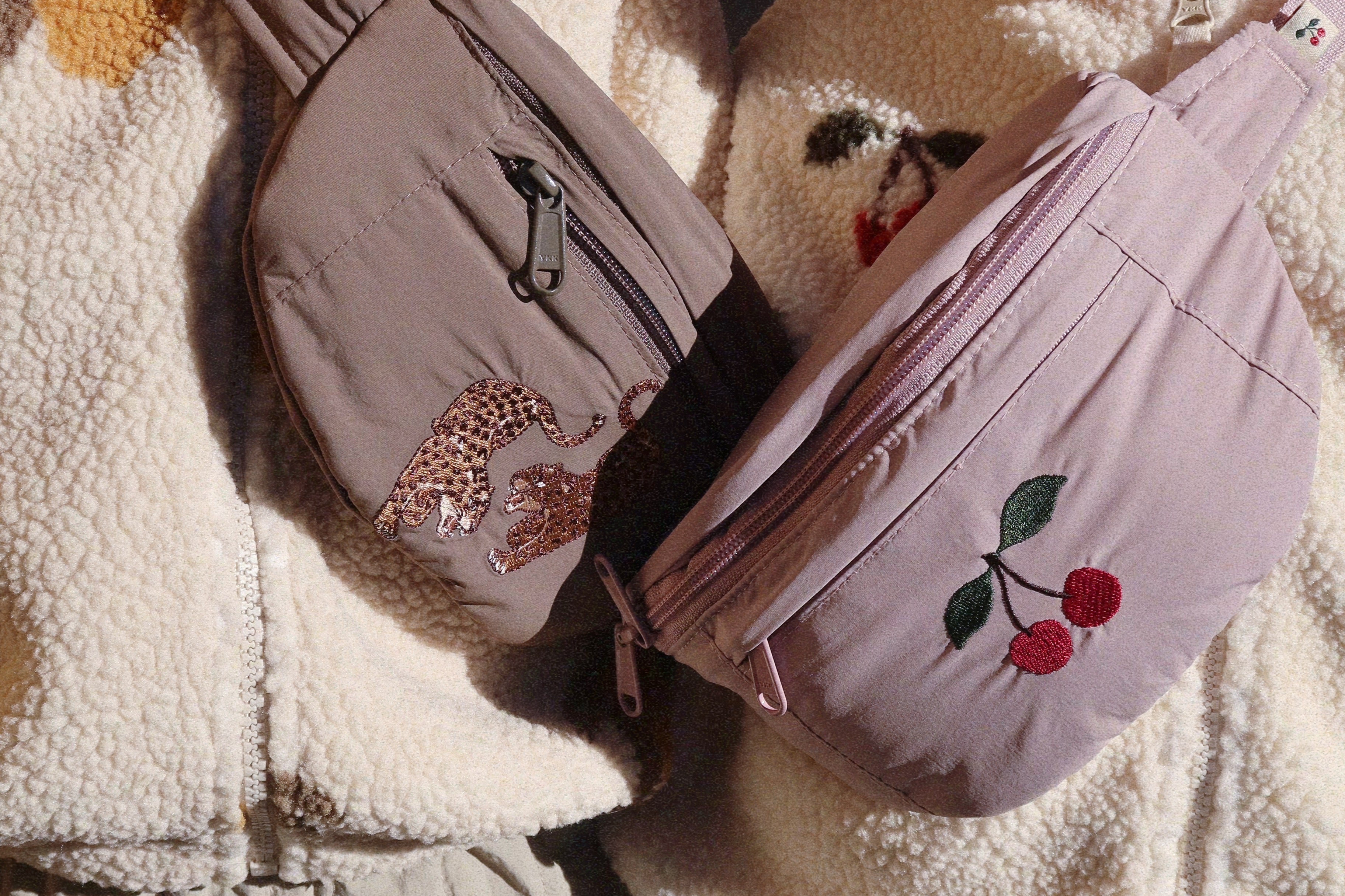 Konges Sløjd A/S Sacs et pochettes walnut