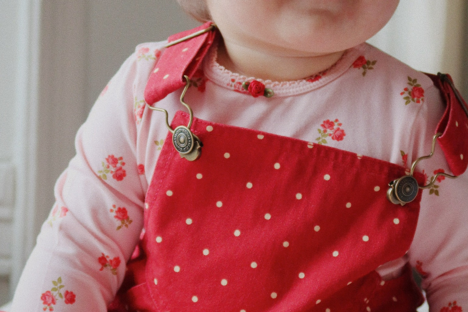 Konges Sløjd A/S Grenouillères et Jumpsuits - Tissé strawberry dot