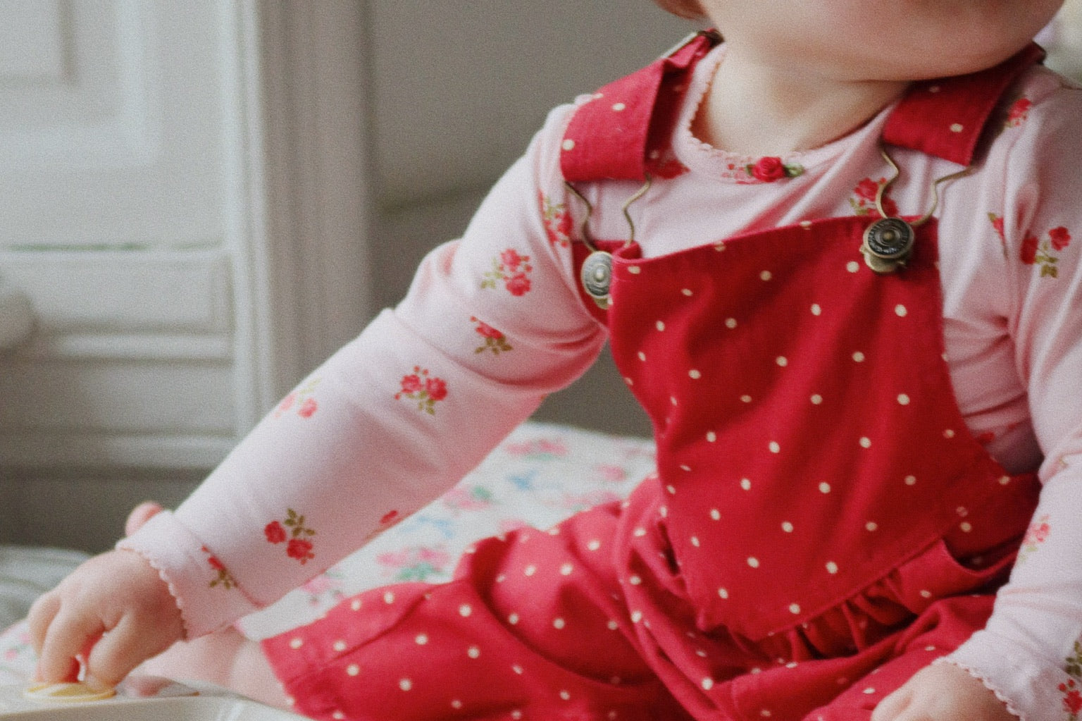 Konges Sløjd A/S Grenouillères et Jumpsuits - Tissé strawberry dot